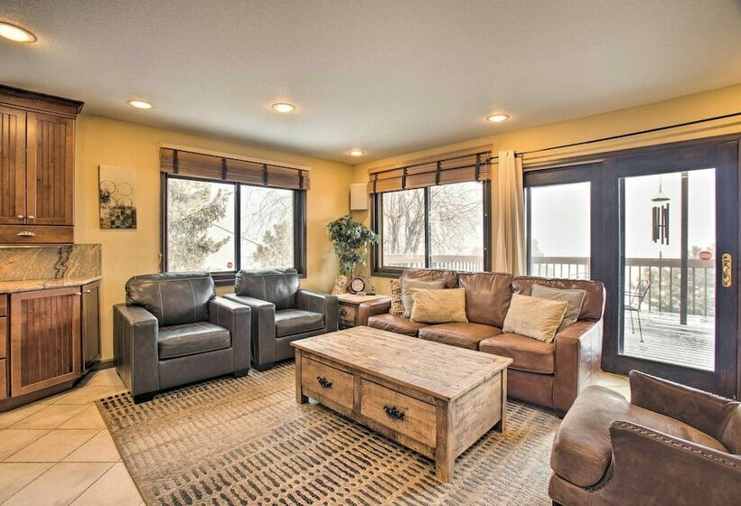 Evergreen Retreat + Hot Tub, Mtn Views & Game Room