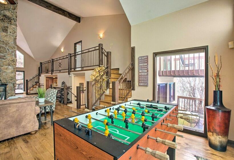Evergreen Retreat + Hot Tub, Mtn Views & Game Room