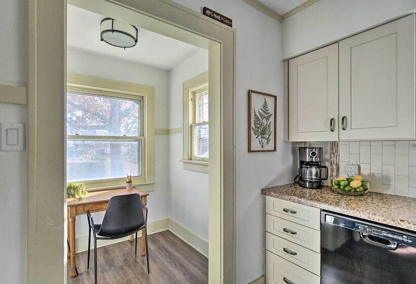 Family Friendly Des Moines Retreat W/ Patio!