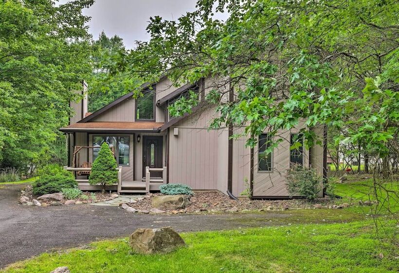 Near Hiking & Skiing: Albrightsville Home W/ Deck!