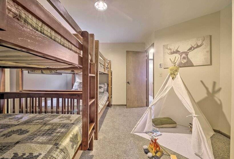 Near Hiking & Skiing: Albrightsville Home W/ Deck!