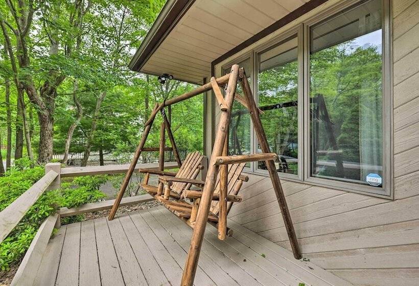 Near Hiking & Skiing: Albrightsville Home W/ Deck!