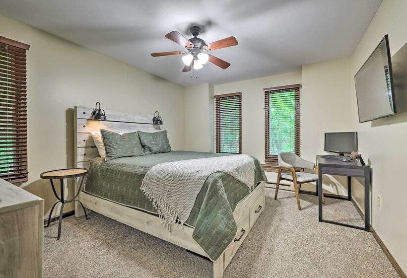 Near Hiking & Skiing: Albrightsville Home W/ Deck!