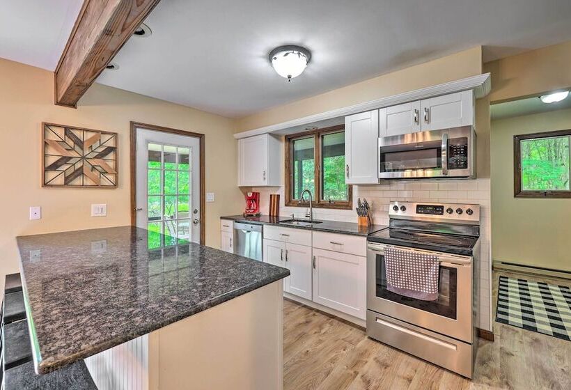 Near Hiking & Skiing: Albrightsville Home W/ Deck!