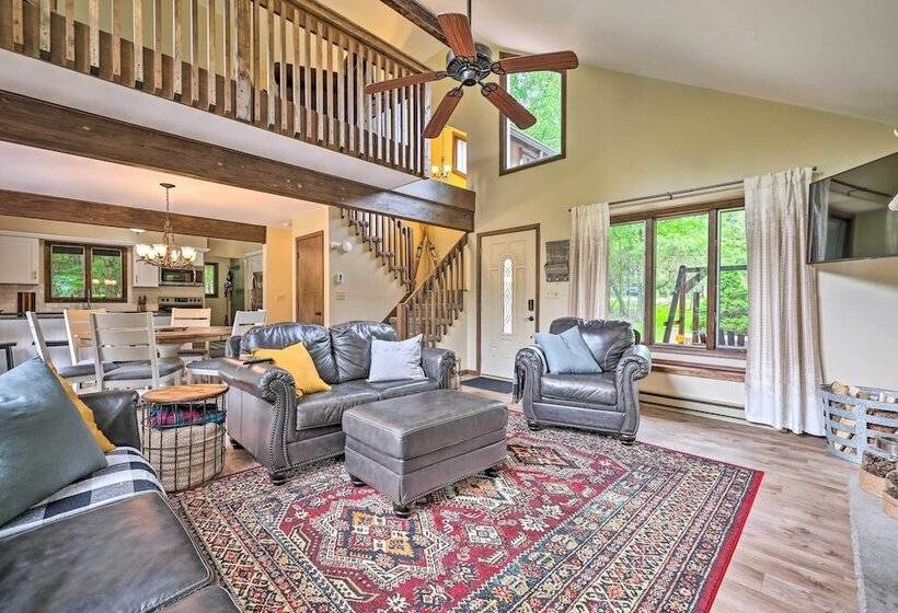 Near Hiking & Skiing: Albrightsville Home W/ Deck!