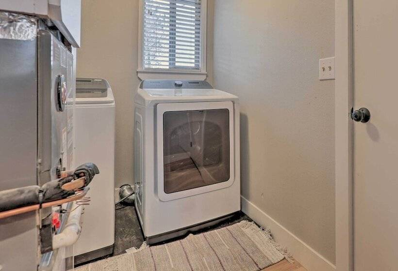 Family Friendly Redmond Getaway: Walk To Dtwn