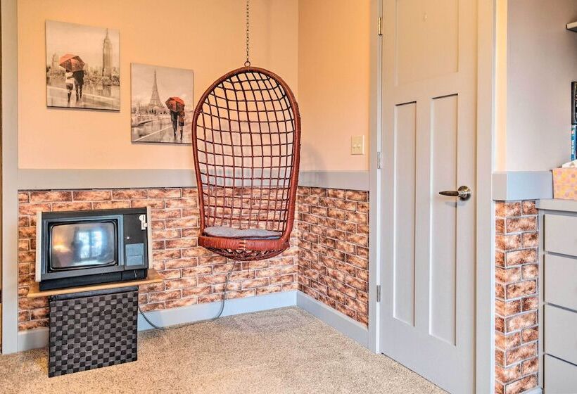 Family Home W/ Deck On Lake Sara: Pets Are Welcome