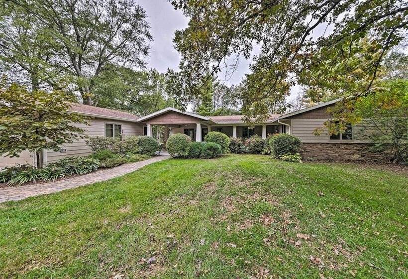 Family Home W/ Deck On Lake Sara: Pets Are Welcome