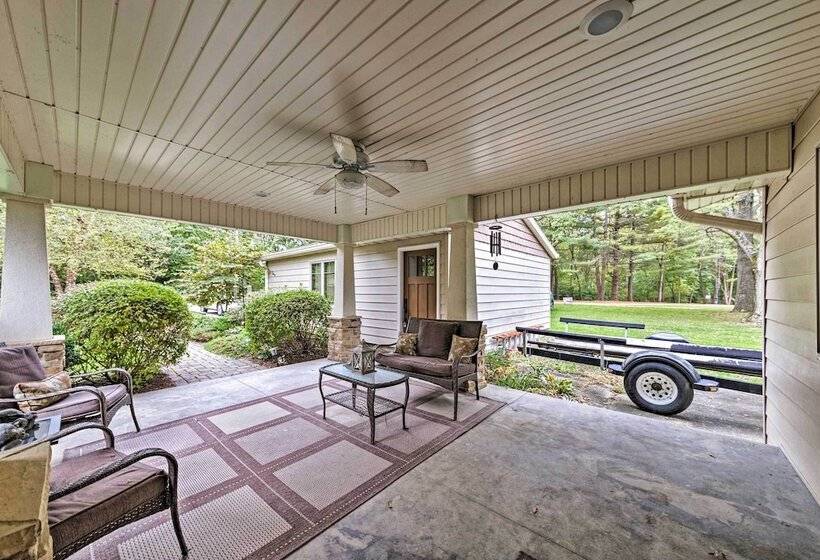 Family Home W/ Deck On Lake Sara: Pets Are Welcome