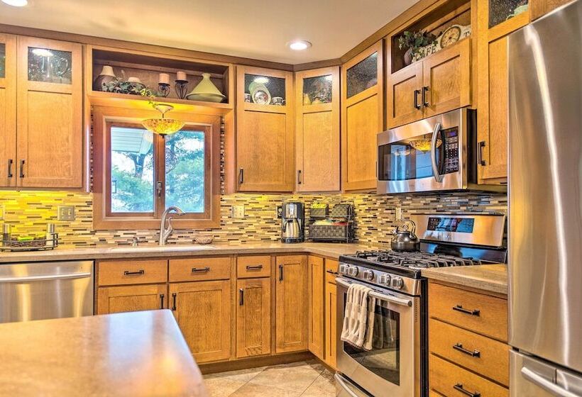 Family Home W/ Deck On Lake Sara: Pets Are Welcome