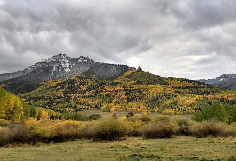 Montrose Adventure Base: Near Skiing & San Juans!