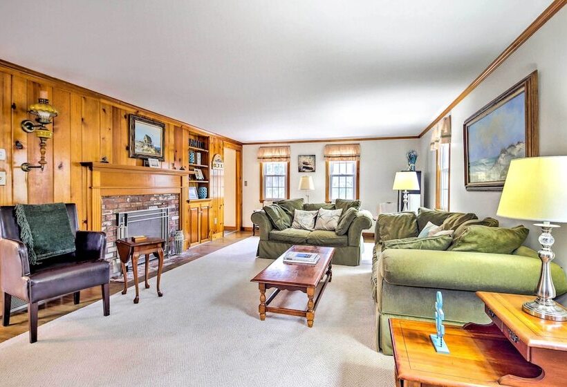 Mashpee Home W/ Beach Gear & Bbq: 2 Mi To Shore