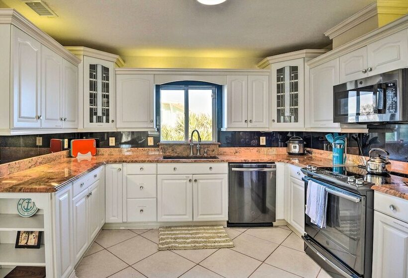 Flagler Beach Oceanfront Haven W/ Hot Tub!