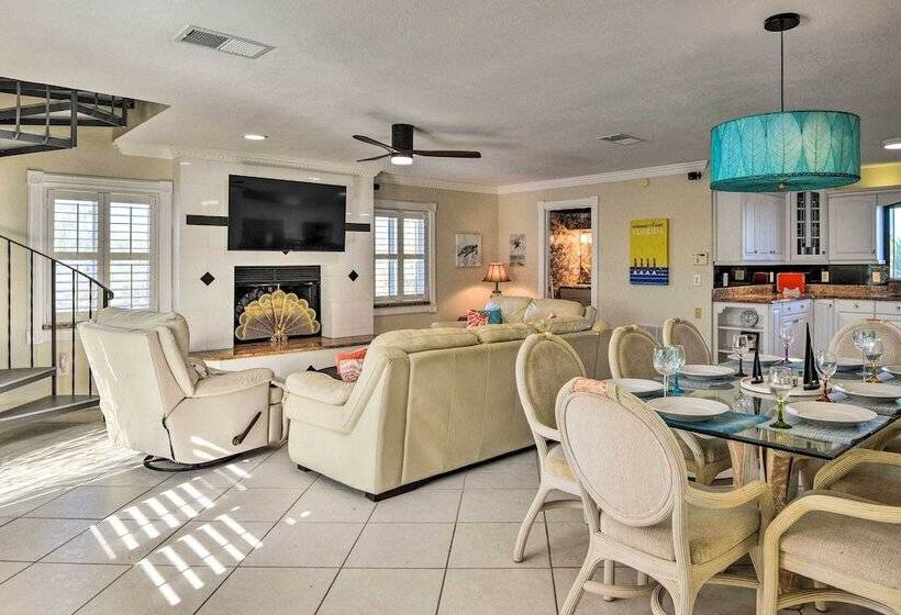 Flagler Beach Oceanfront Haven W/ Hot Tub!