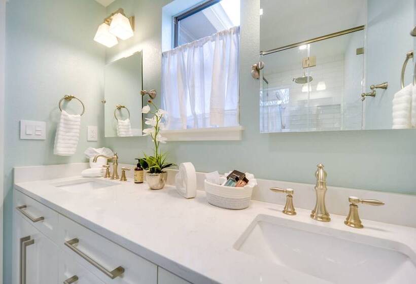 Fredericksburg Home W/ Pool ~ 1 Mi To Main Street!