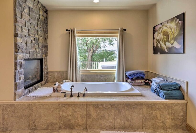 Fruita Victorian Home W/ Hot Tub + Mountains!