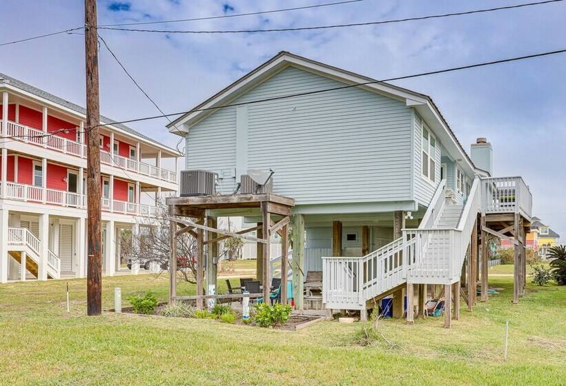 Steps To Beach: Galveston Vacation Rental!