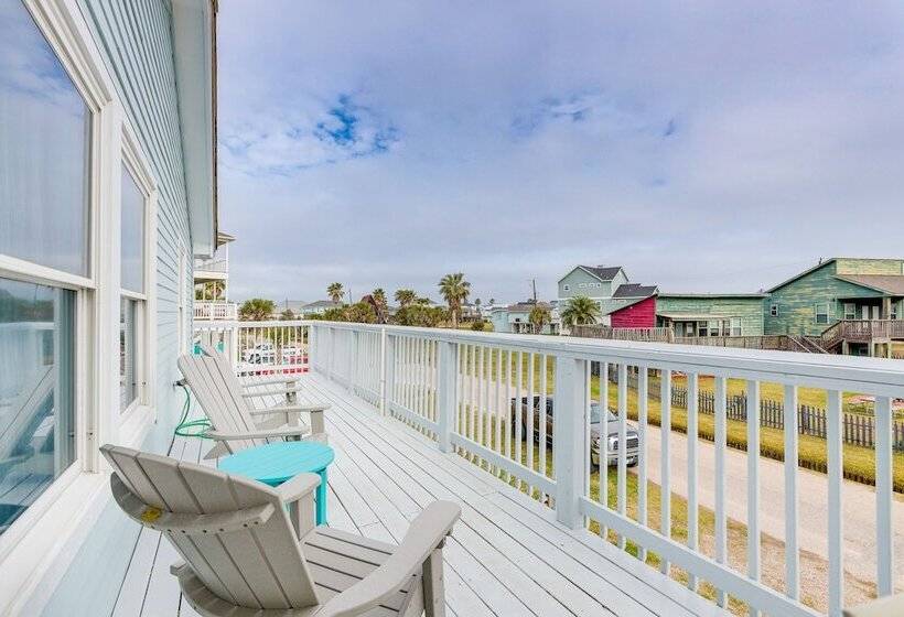 Steps To Beach: Galveston Vacation Rental!