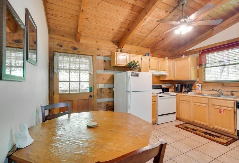 Gatlinburg Cabin W/ Hot Tub ~ 6 Mi To Downtown!