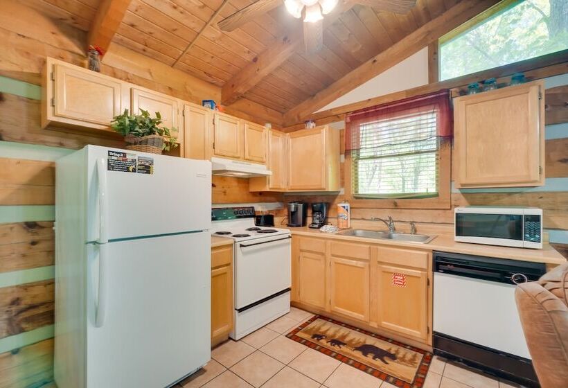 Gatlinburg Cabin W/ Hot Tub ~ 6 Mi To Downtown!