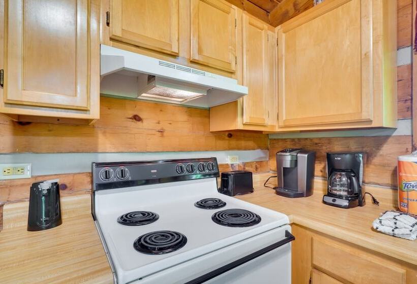 Gatlinburg Cabin W/ Hot Tub ~ 6 Mi To Downtown!