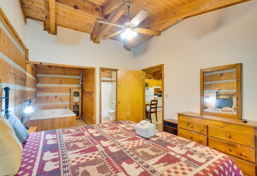 Gatlinburg Cabin W/ Hot Tub ~ 6 Mi To Downtown!
