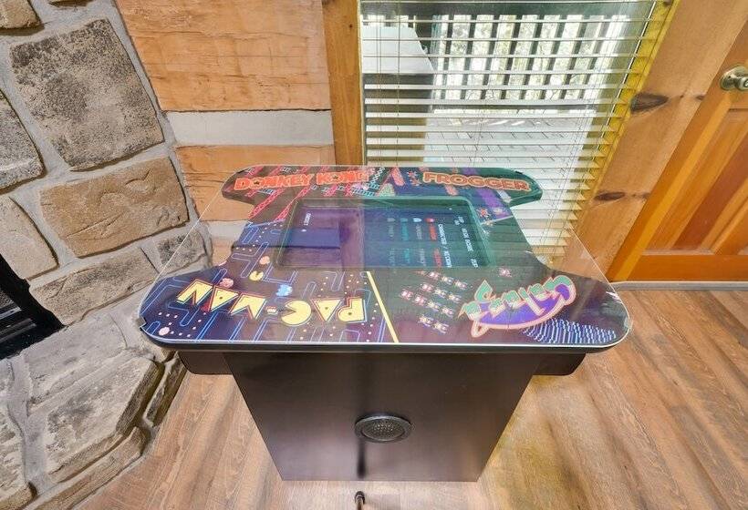 Gatlinburg Cabin W/ Hot Tub ~ 6 Mi To Downtown!