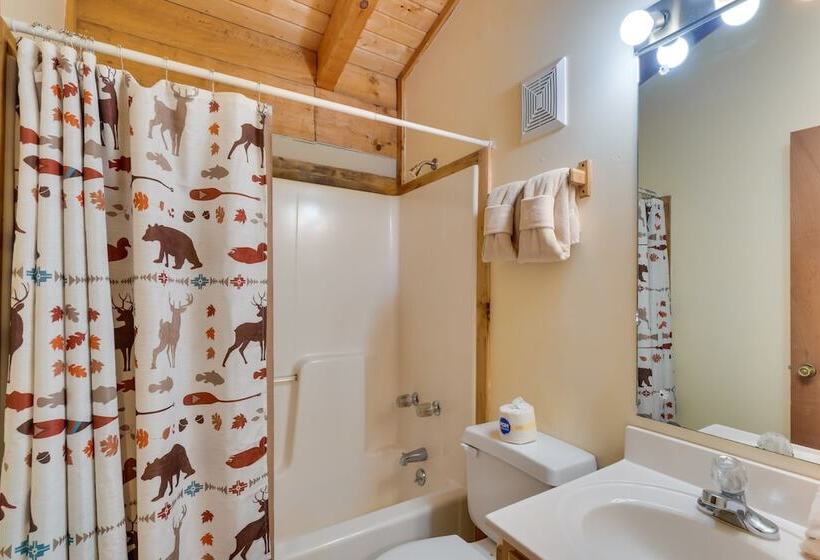 Gatlinburg Cabin W/ Hot Tub ~ 6 Mi To Downtown!