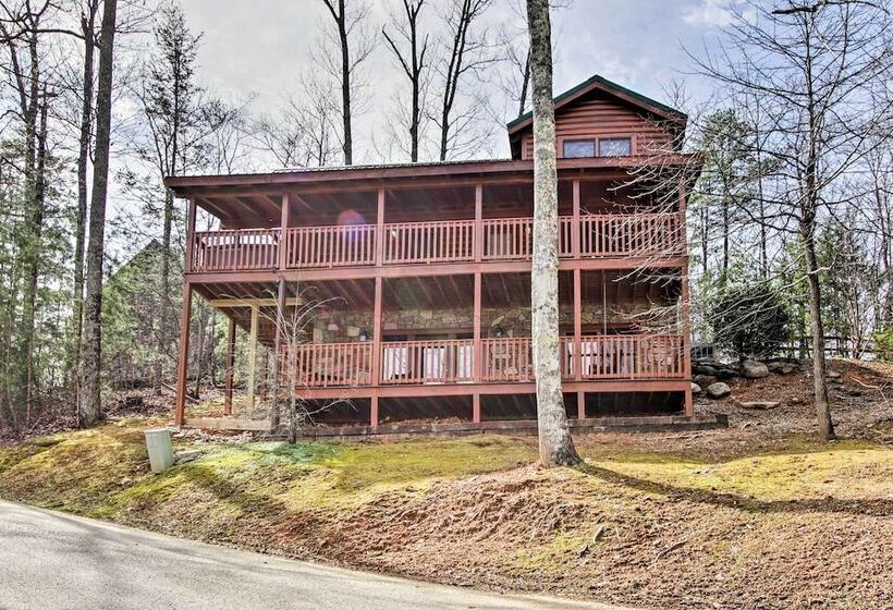 3 Mi To Gatlinburg: Cabin W/ Deck & Pool Table!