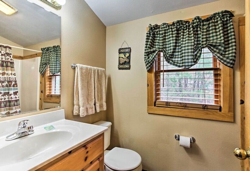 3 Mi To Gatlinburg: Cabin W/ Deck & Pool Table!