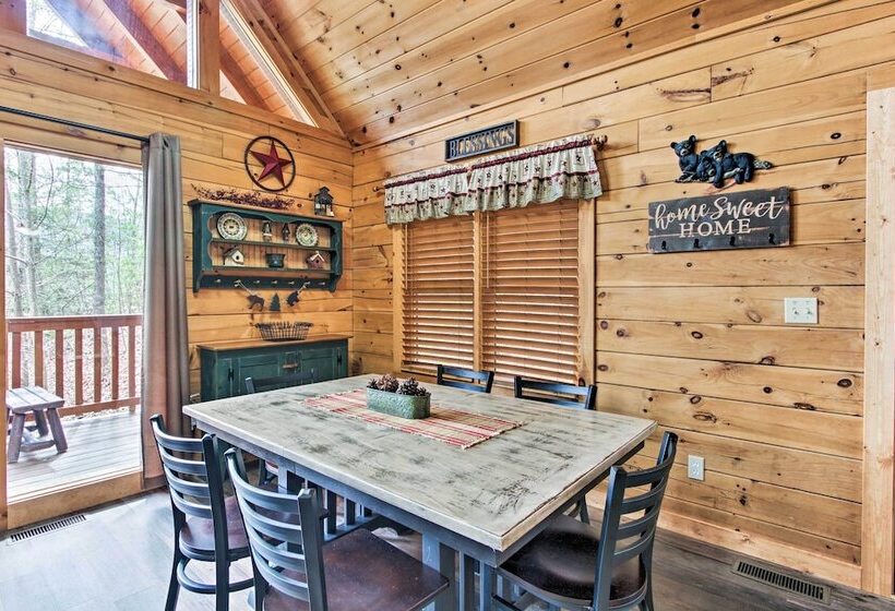 3 Mi To Gatlinburg: Cabin W/ Deck & Pool Table!