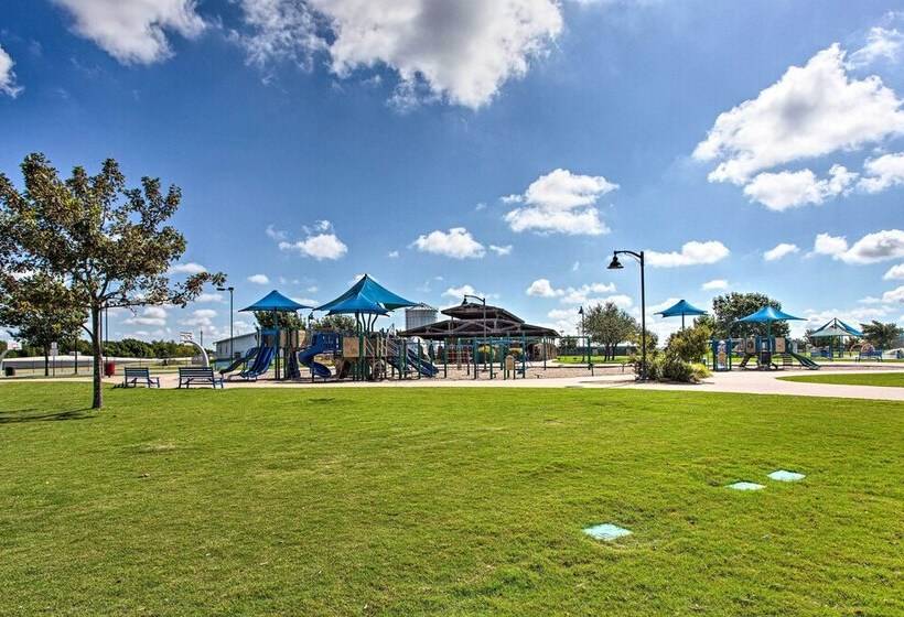 Gigi S Place  W/ Fire Pit, Half Mile To Dtwn