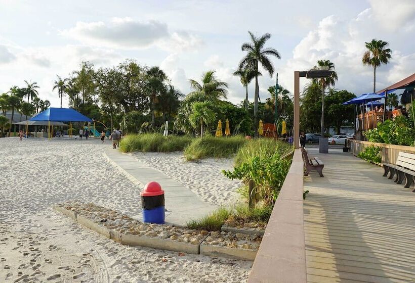 Gorgeous Cape Coral Duplex Home W/ Modern Interior