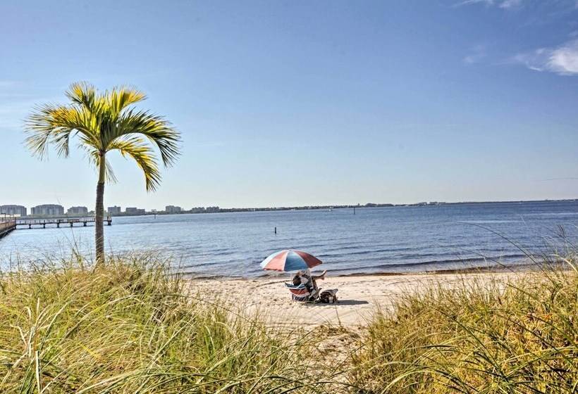 Gorgeous Cape Coral Duplex Home W/ Modern Interior