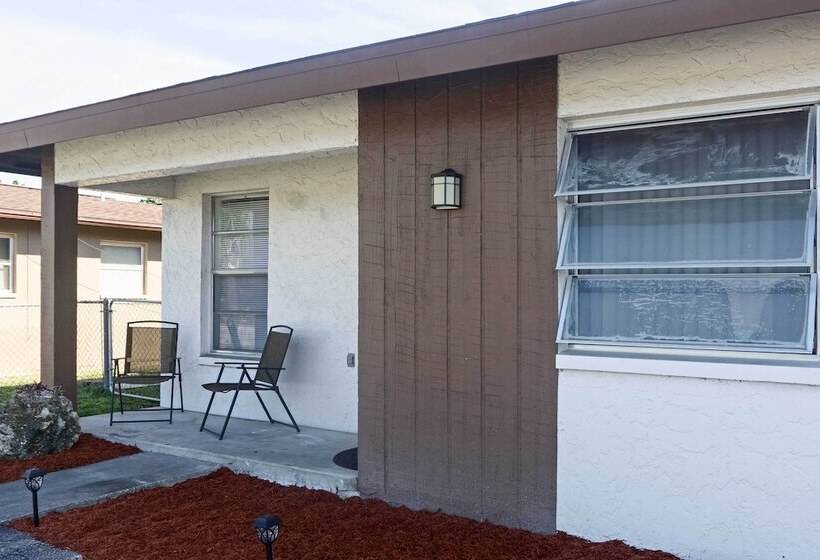 Gorgeous Cape Coral Duplex Home W/ Modern Interior