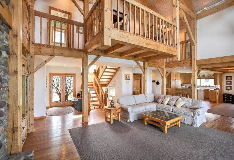 Gorgeous Charlevoix Home On Lake Michigan!