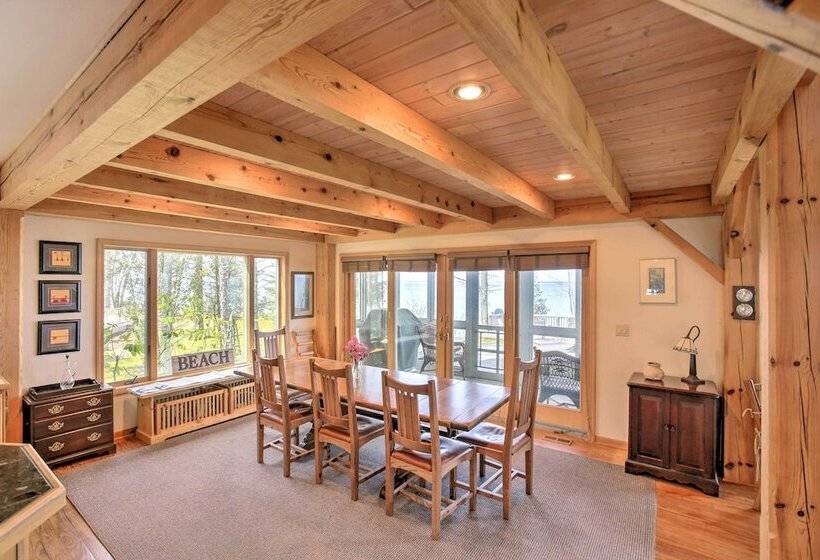 Gorgeous Charlevoix Home On Lake Michigan!