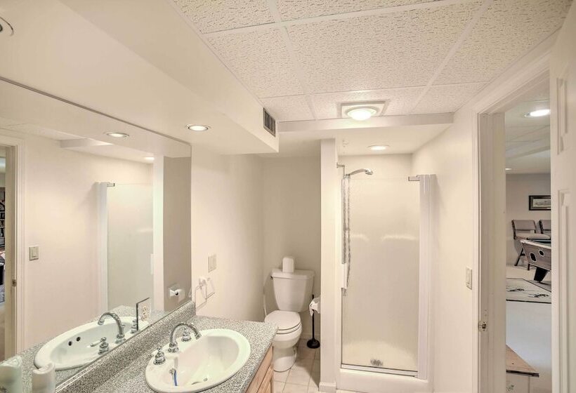 Gorgeous Charlevoix Home On Lake Michigan!