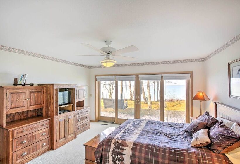 Gorgeous Charlevoix Home On Lake Michigan!