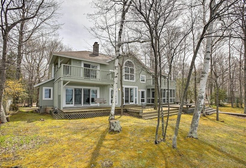 Gorgeous Charlevoix Home On Lake Michigan!