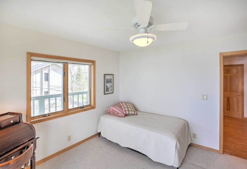 Gorgeous Charlevoix Home On Lake Michigan!