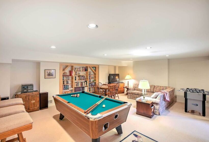 Gorgeous Charlevoix Home On Lake Michigan!