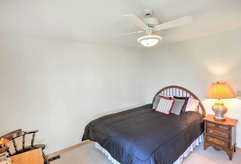 Gorgeous Charlevoix Home On Lake Michigan!