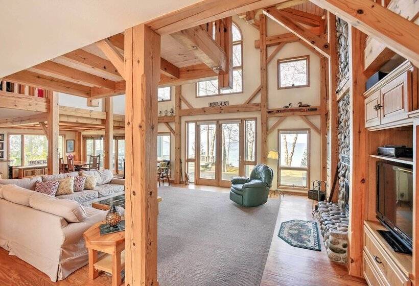 Gorgeous Charlevoix Home On Lake Michigan!