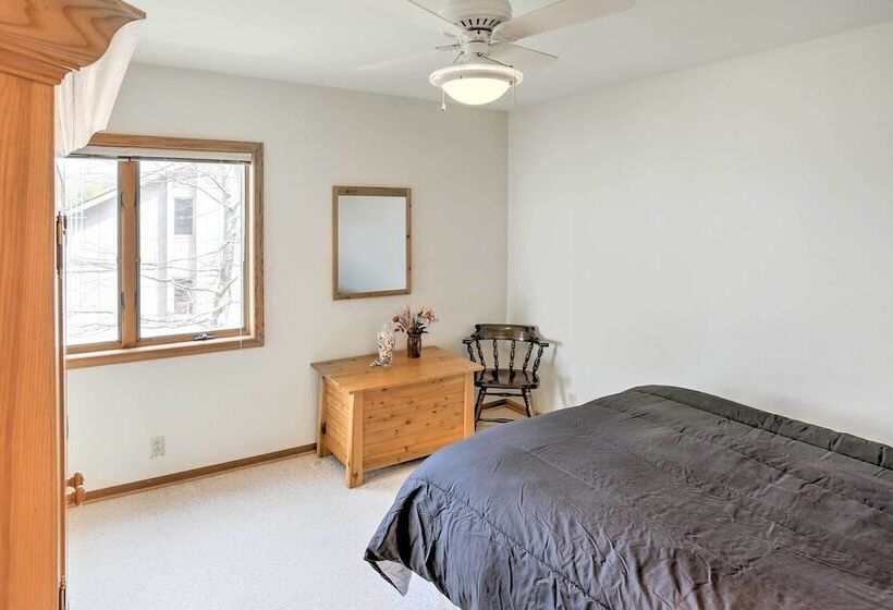 Gorgeous Charlevoix Home On Lake Michigan!