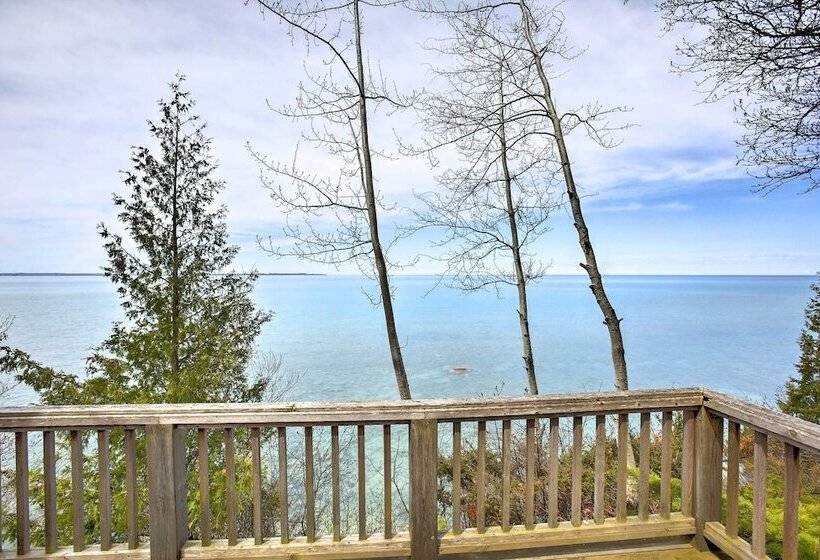 Gorgeous Charlevoix Home On Lake Michigan!