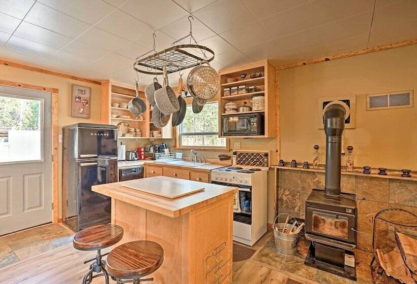 High Lakes Hideaway:  La Pine Fishing Cabin!