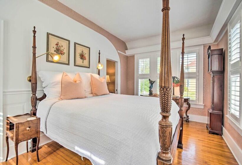 Historic 1891 Ocala Apartment W/ Original Touches!