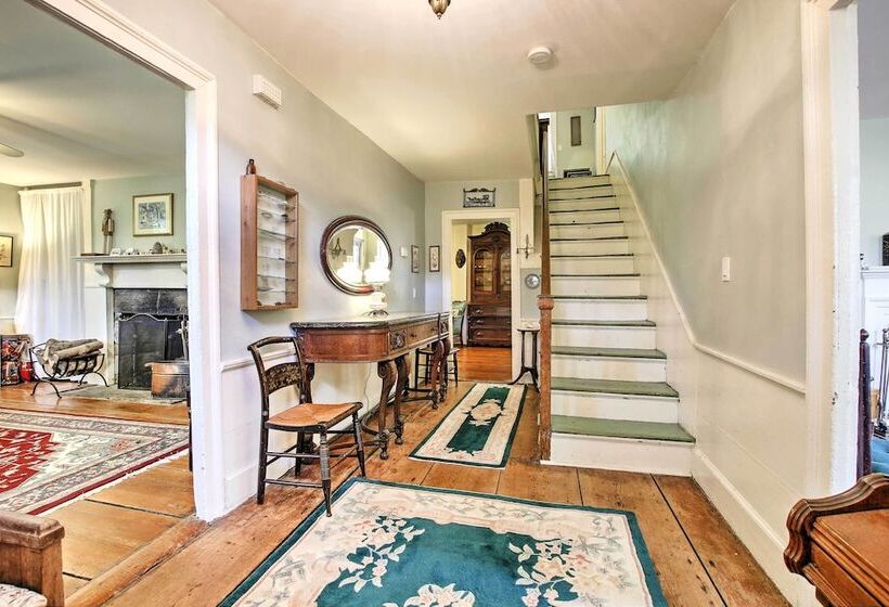 Historic Huntington Home   Walk To Westfield River