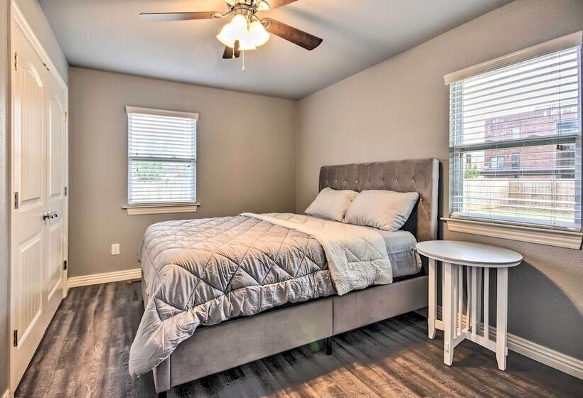 Home: Grassy Yard, Walk To Bentonville Square